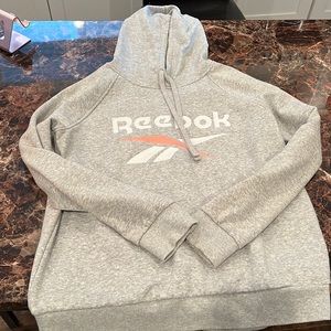 Woman reebok pullover hoodie